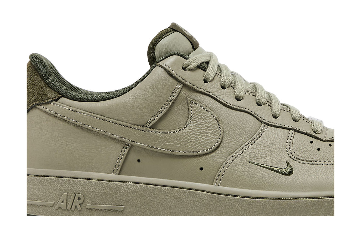 Nike Air Force 1 Low '07 LV8 Light Army Cargo Khaki sneaker afbeelding 2 - stylecode HM9483-300