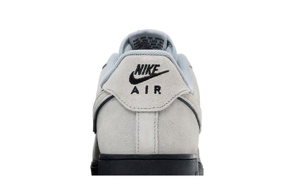 Nike Air Force 1 Low '07 LV8 Light Smoke Grey Suede Black sneaker afbeelding 7 - stylecode HQ1966-001