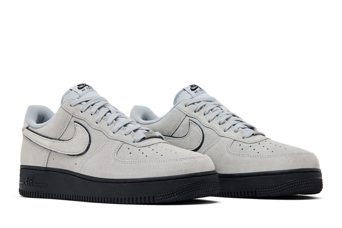 Nike Air Force 1 Low '07 LV8 Light Smoke Grey Suede Black sneaker afbeelding 8 - stylecode HQ1966-001