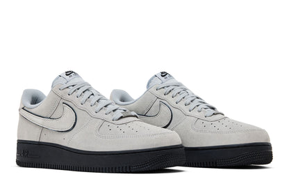 Nike Air Force 1 Low '07 LV8 Light Smoke Grey Suede Black sneaker afbeelding 8 - stylecode HQ1966-001