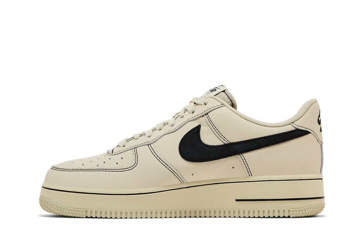 Nike Air Force 1 Low '07 LV8 Light Khaki Black sneaker afbeelding 3 - stylecode HQ2037-200