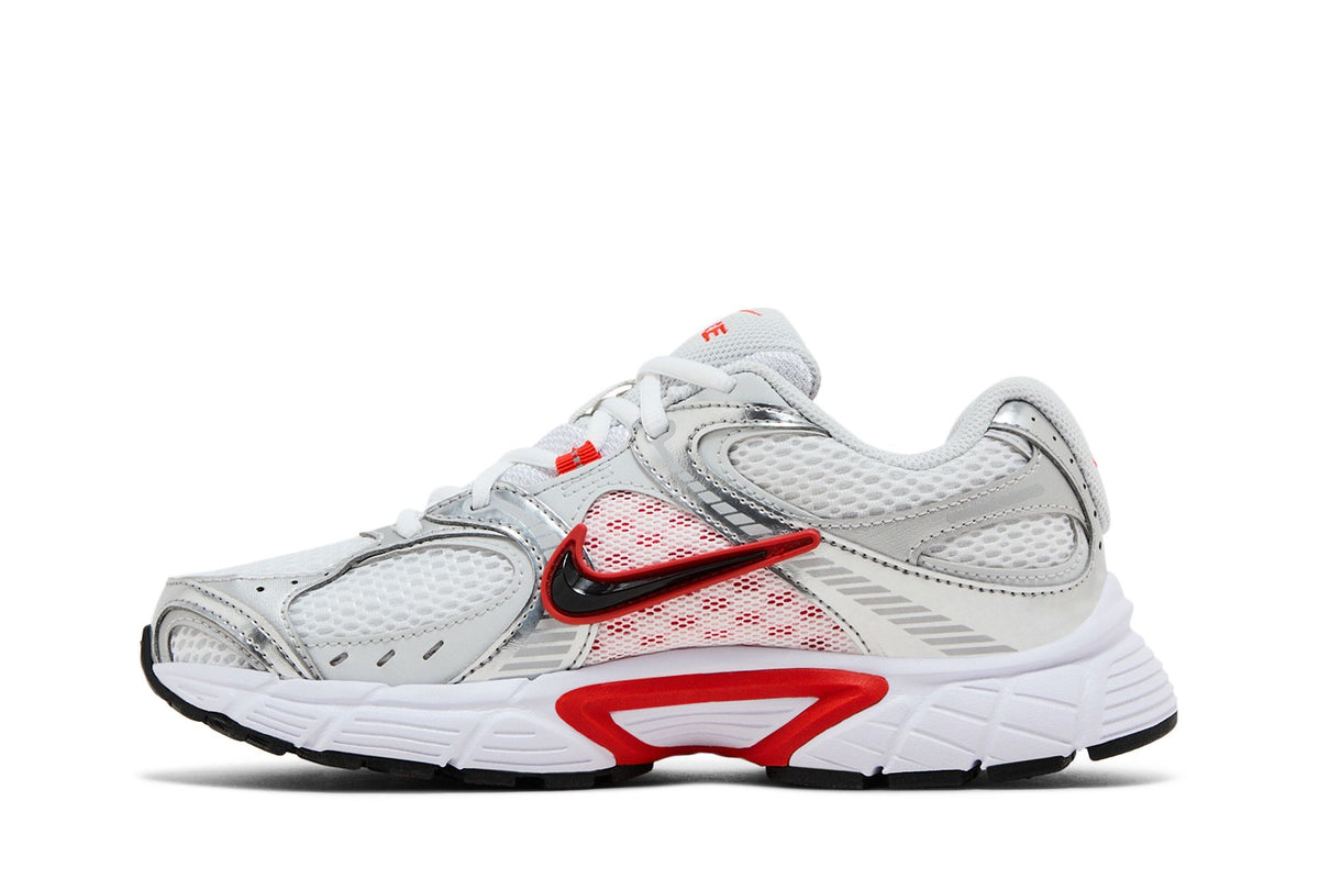 Nike V5 RNR White Picante Red Vast Grey Black (Women's) sneaker afbeelding 3 - stylecode HQ7901-100