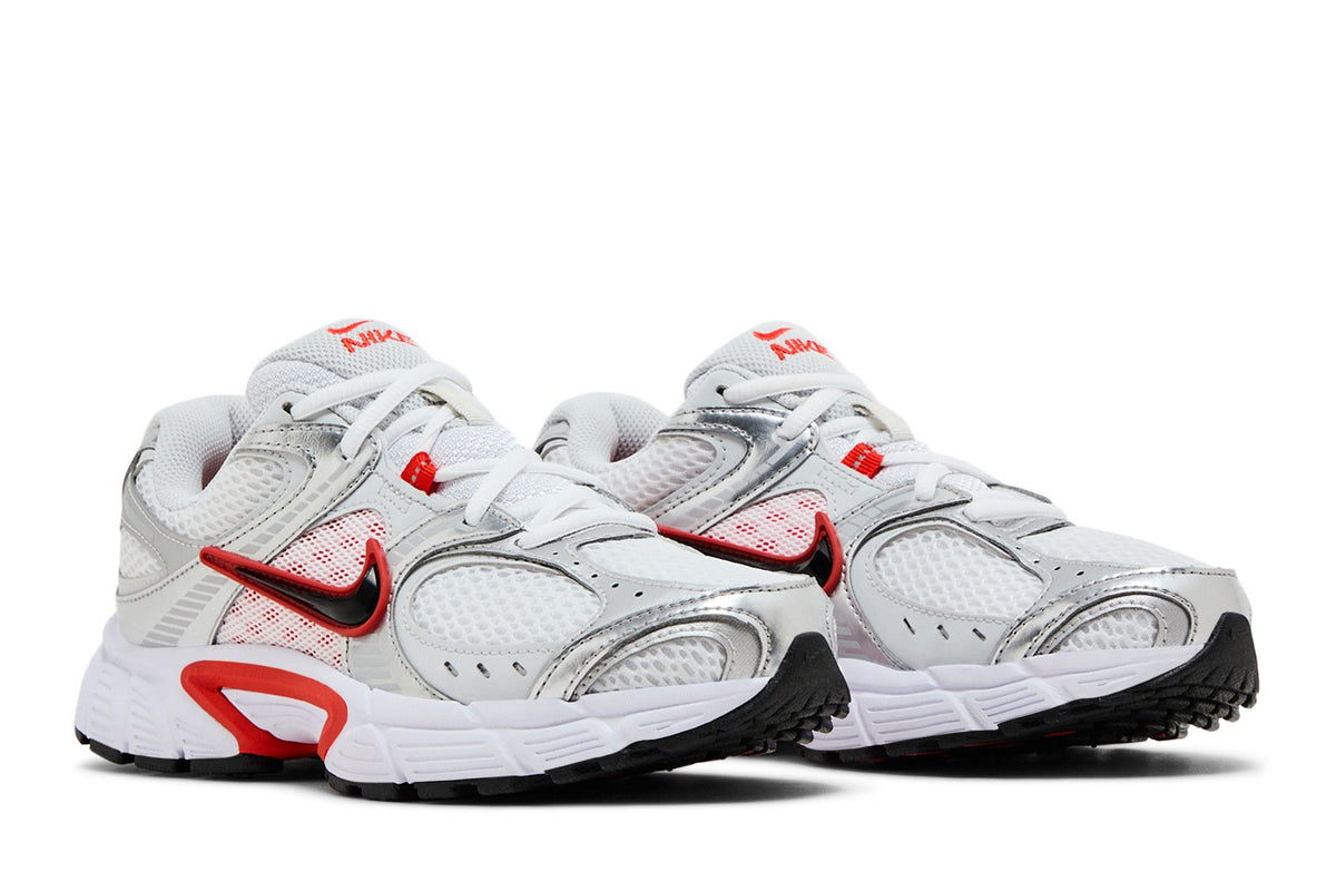 Nike V5 RNR White Picante Red Vast Grey Black (Women's) sneaker afbeelding 8 - stylecode HQ7901-100