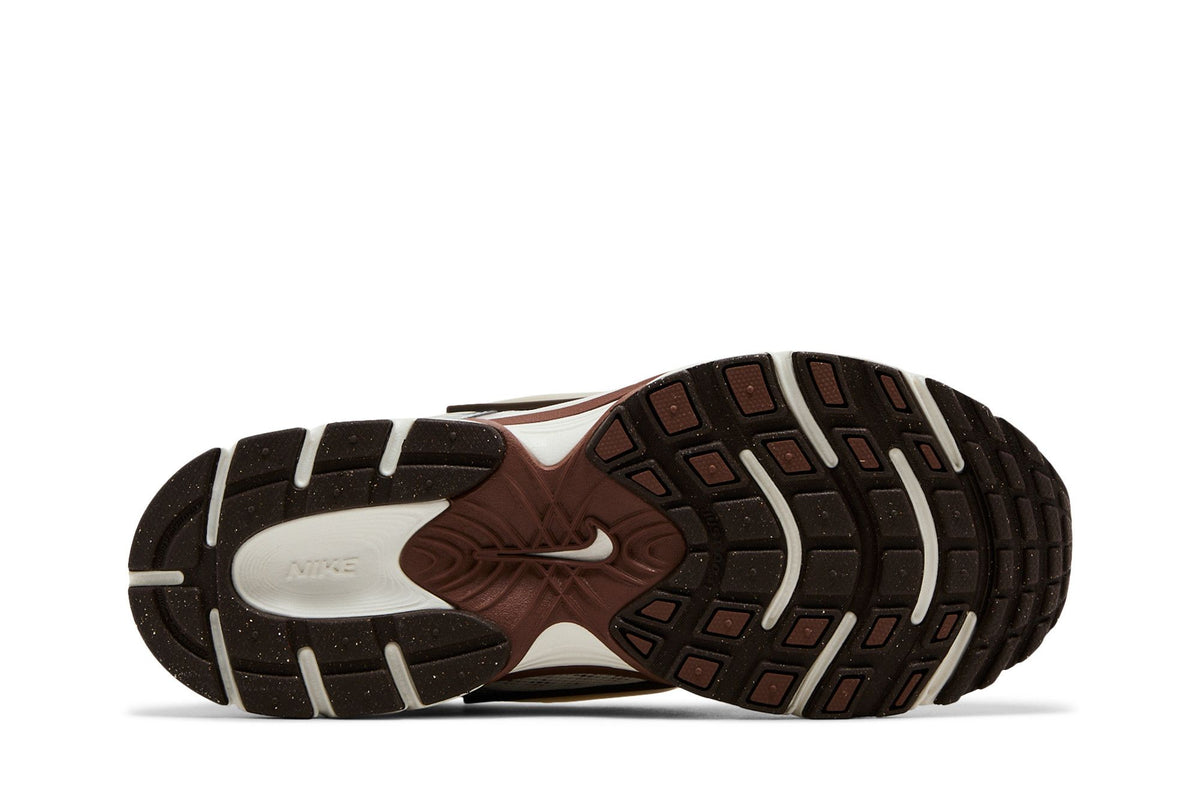 Nike V5 RNR Sail Fauna Brown Phantom Light Orewood Brown (Women's) sneaker afbeelding 4 - stylecode HQ7901-102