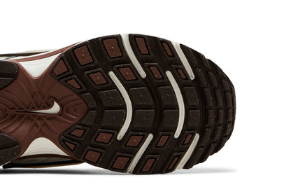 Nike V5 RNR Sail Fauna Brown Phantom Light Orewood Brown (Women's) sneaker afbeelding 5 - stylecode HQ7901-102