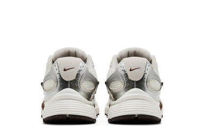 Nike V5 RNR Sail Fauna Brown Phantom Light Orewood Brown (Women's) sneaker afbeelding 6 - stylecode HQ7901-102