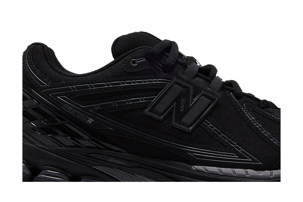 New Balance 1906R Triple Black sneaker afbeelding 2 - stylecode U1906RJB