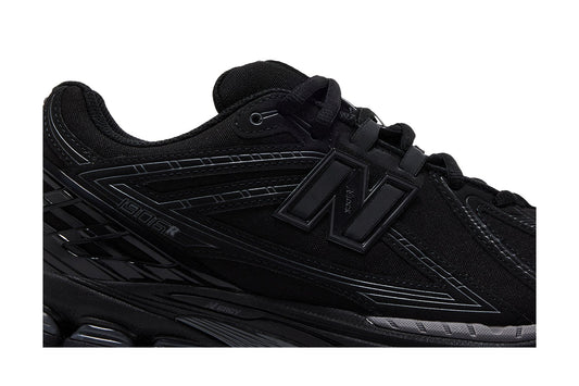 New Balance 1906R Triple Black sneaker afbeelding 2 - stylecode U1906RJB
