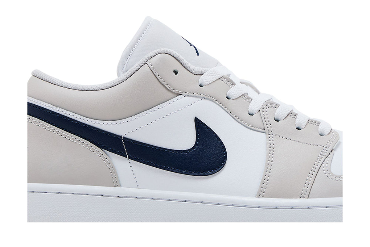 Jordan 1 Low Midnight Navy Neutral Grey sneaker afbeelding 2 - stylecode 553558-146