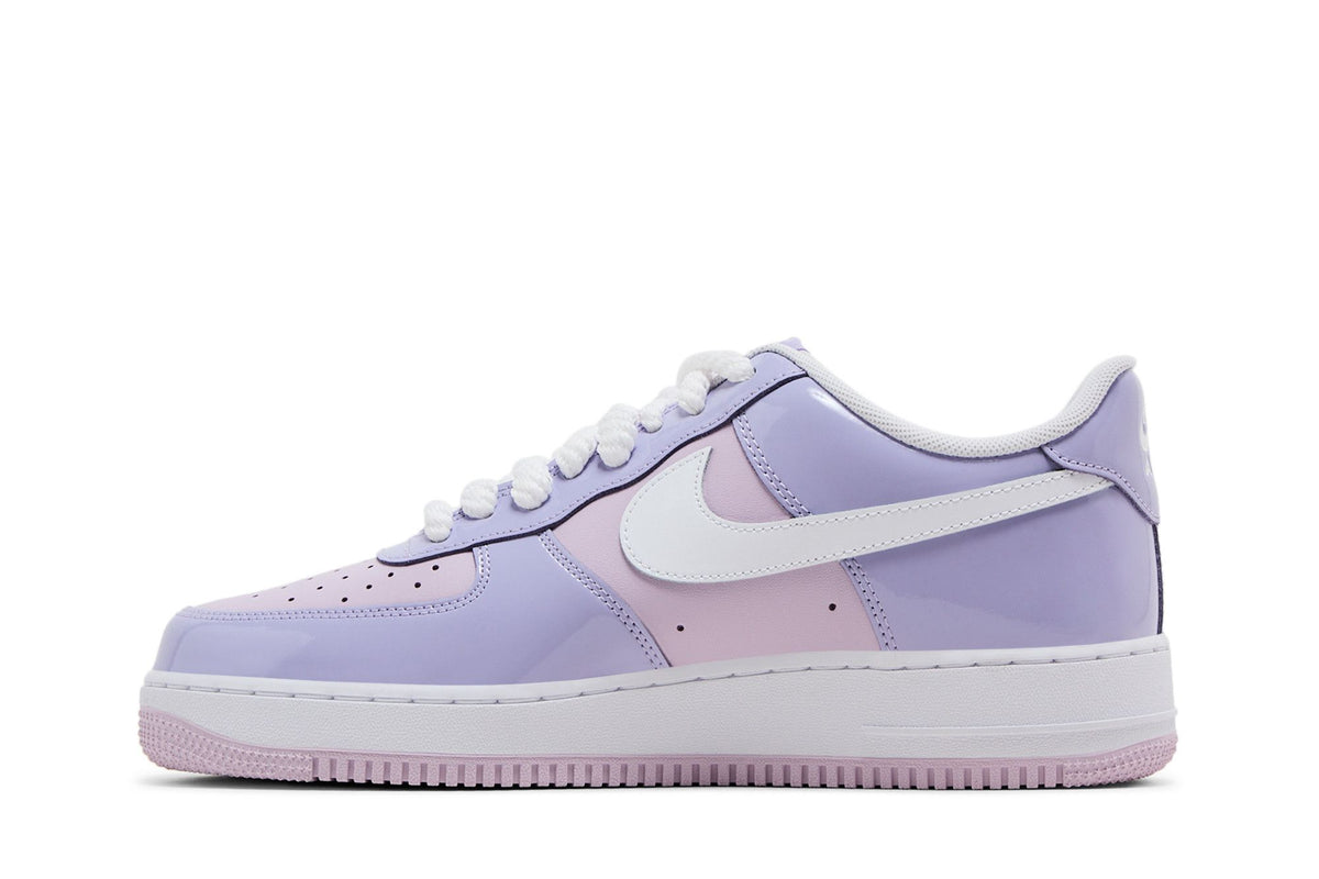 Nike Air Force 1 Low '07 LV8 Hydrangeas Patent sneaker afbeelding 3 - stylecode HV9405-500