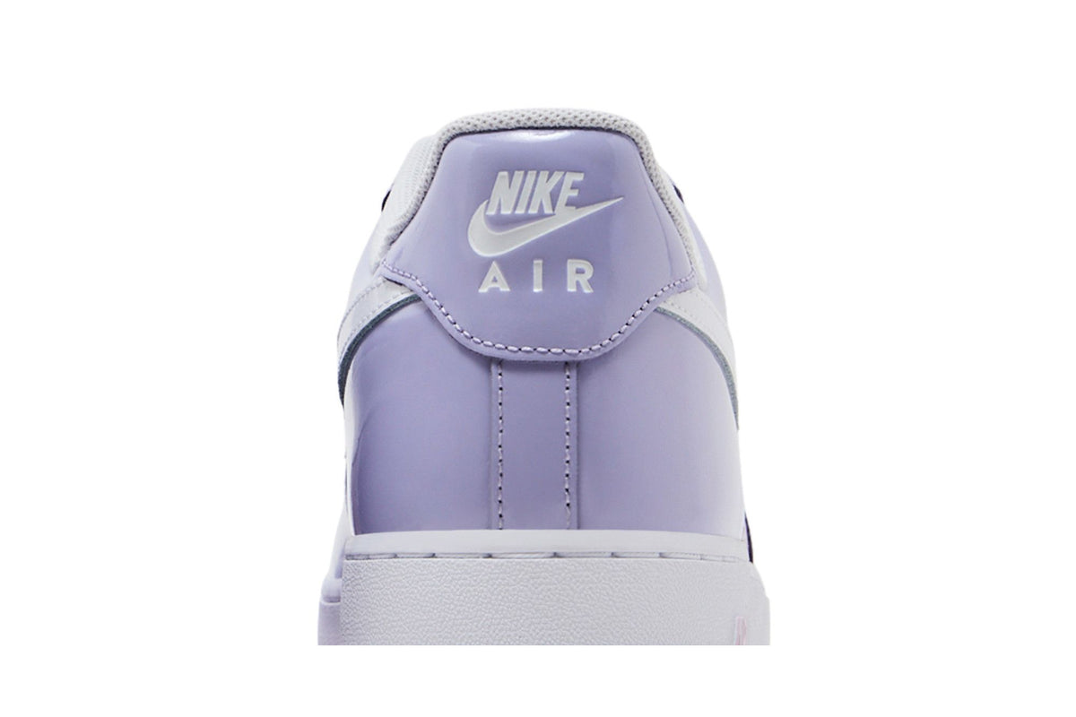 Nike Air Force 1 Low '07 LV8 Hydrangeas Patent sneaker afbeelding 7 - stylecode HV9405-500