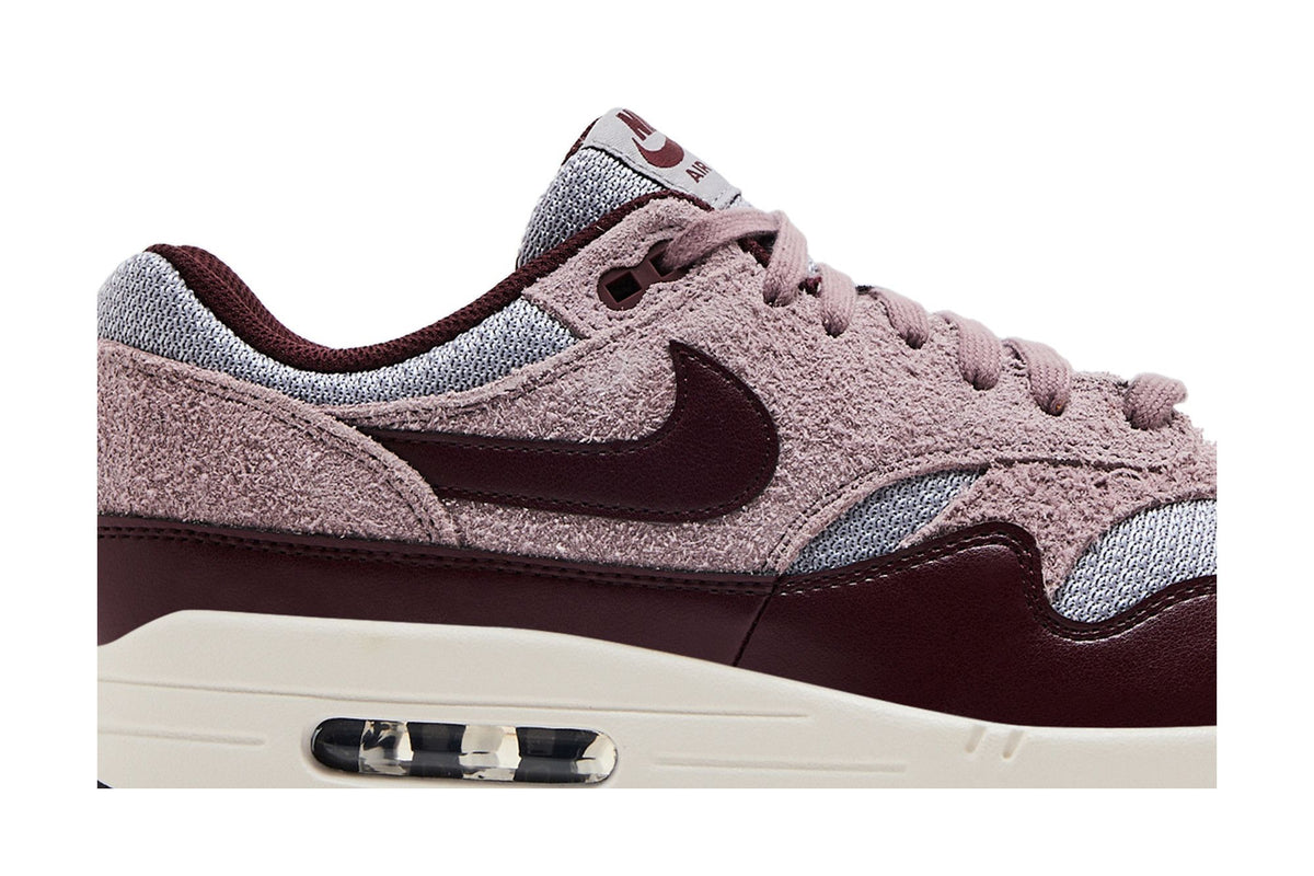 Nike Air Max 1 Essential PRM Cement Grey Burgundy Crush sneaker afbeelding 2 - stylecode FQ7327-001