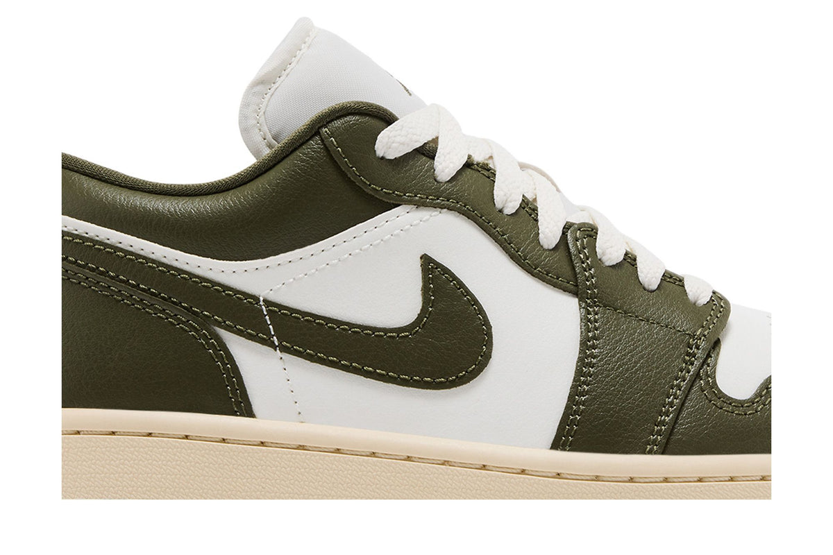 Jordan 1 Low Medium Olive (Women's) sneaker afbeelding 2 - stylecode DC0774-122