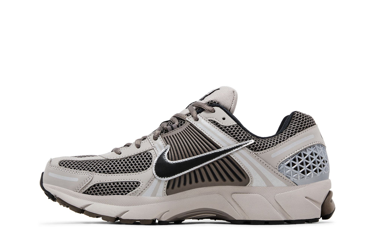 Nike Zoom Vomero 5 College Grey Cave Stone sneaker afbeelding 3 - stylecode FB9149-005