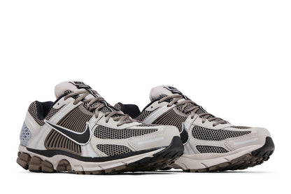 Nike Zoom Vomero 5 College Grey Cave Stone sneaker afbeelding 8 - stylecode FB9149-005
