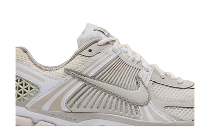 Nike Zoom Vomero 5 Light Bone (Women's) sneaker afbeelding 2 - stylecode FJ2028-107