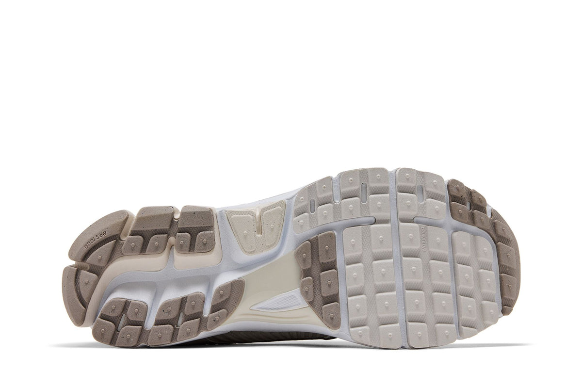 Nike Zoom Vomero 5 Light Bone (Women's) sneaker afbeelding 4 - stylecode FJ2028-107