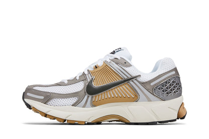 Nike Zoom Vomero 5 Metallic Pewter sneaker afbeelding 3 - stylecode FJ4151-006