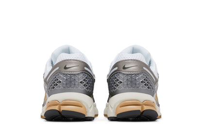 Nike Zoom Vomero 5 Metallic Pewter sneaker afbeelding 6 - stylecode FJ4151-006