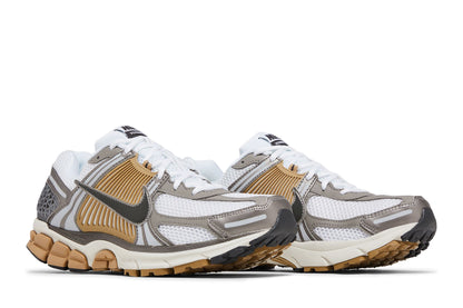 Nike Zoom Vomero 5 Metallic Pewter sneaker afbeelding 8 - stylecode FJ4151-006