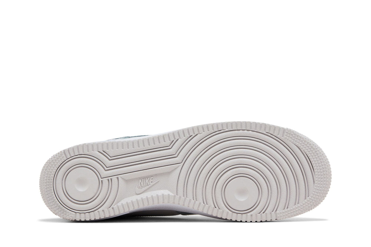 Nike Air Force 1 Low '07 LV8 Wolf Grey Vast Grey White sneaker afbeelding 4 - stylecode HV9405-001