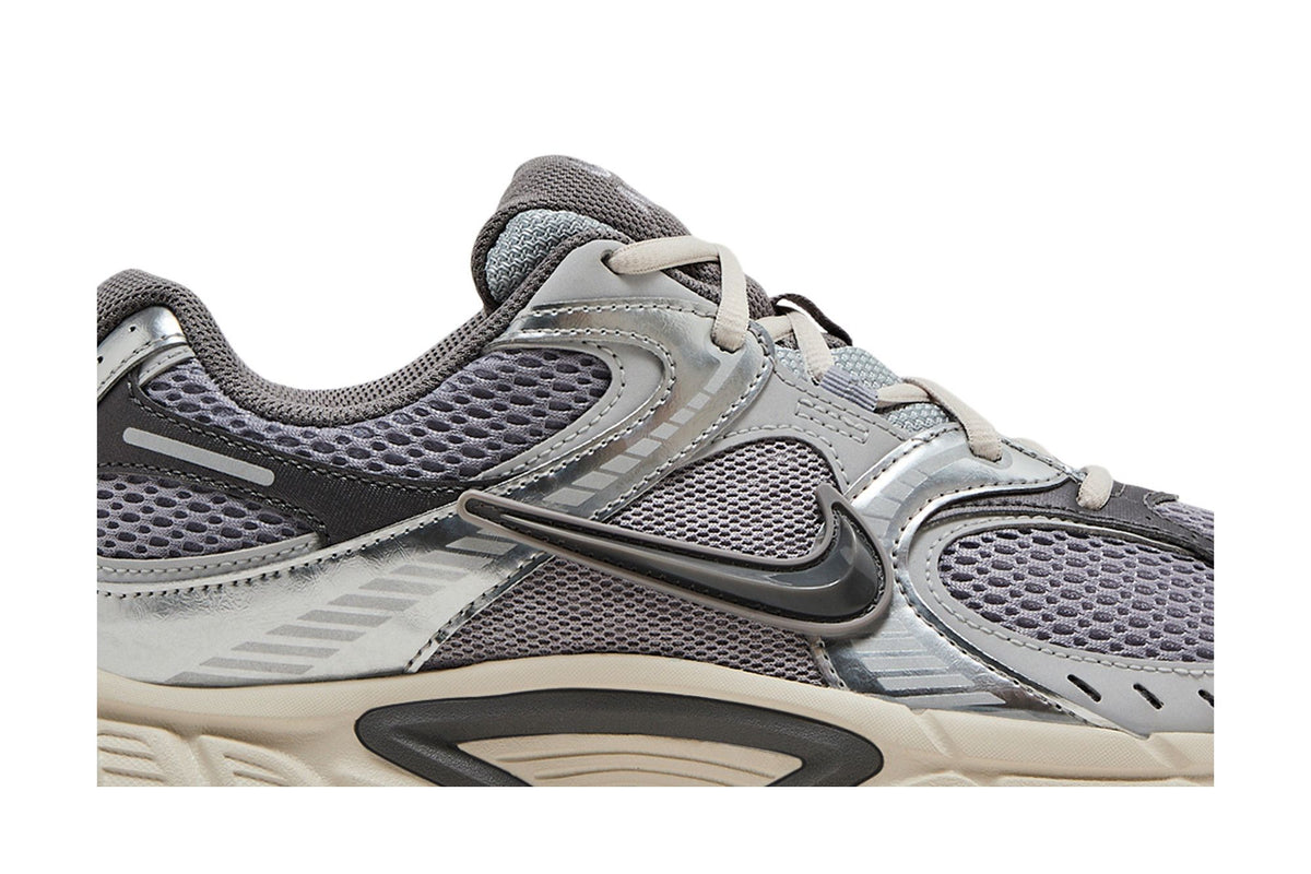 Nike V5 RNR Cement Grey Grey Fog Light Orewood Brown sneaker afbeelding 2 - stylecode HJ5228-003
