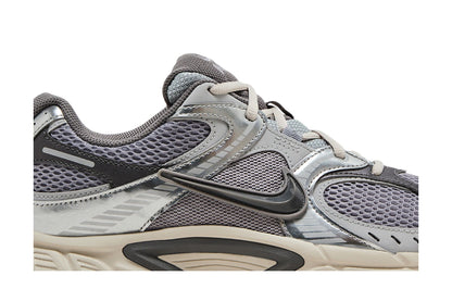 Nike V5 RNR Cement Grey Grey Fog Light Orewood Brown sneaker afbeelding 2 - stylecode HJ5228-003