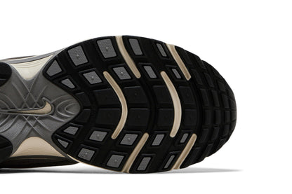 Nike V5 RNR Cement Grey Grey Fog Light Orewood Brown sneaker afbeelding 5 - stylecode HJ5228-003