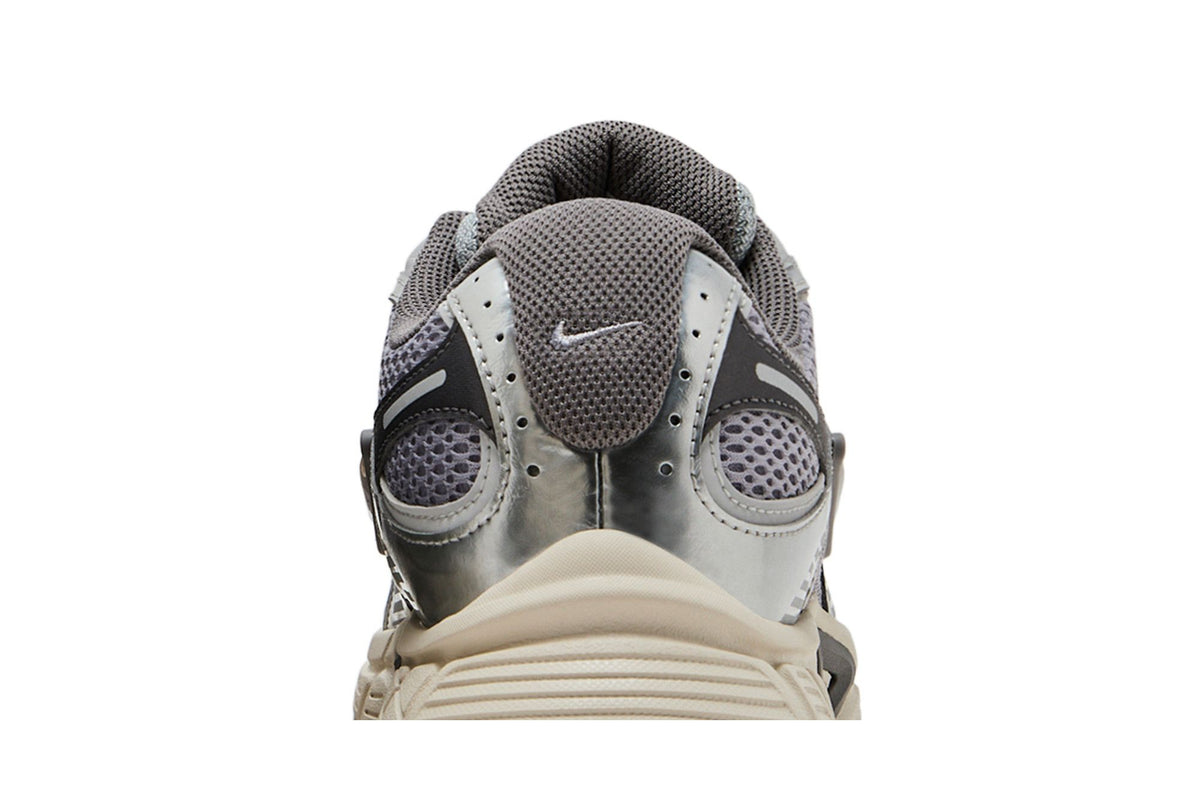 Nike V5 RNR Cement Grey Grey Fog Light Orewood Brown sneaker afbeelding 7 - stylecode HJ5228-003