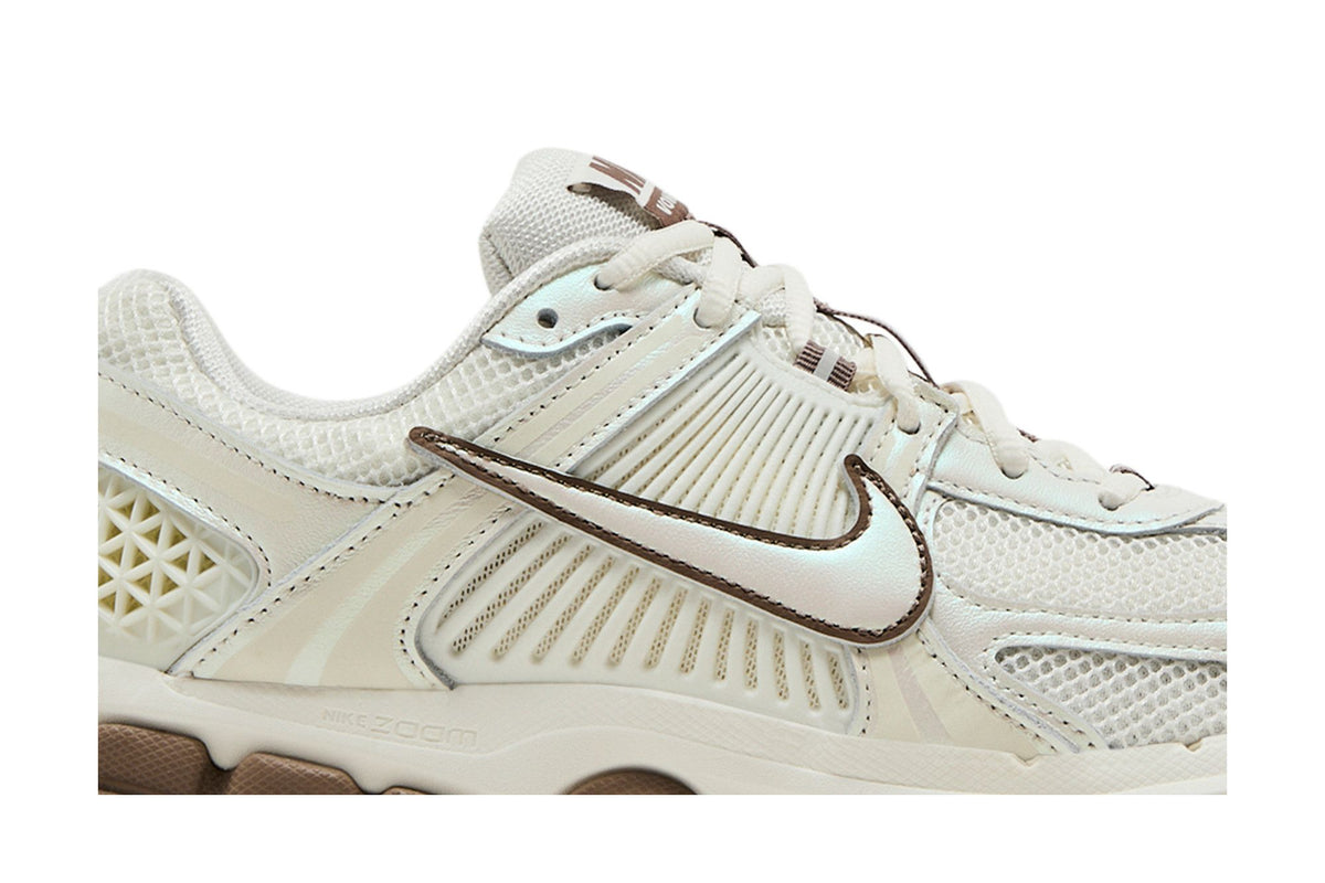 Nike Zoom Vomero 5 Sail Mink Brown Black (Women's) sneaker afbeelding 2 - stylecode IB8129-133
