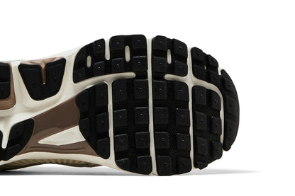 Nike Zoom Vomero 5 Sail Mink Brown Black (Women's) sneaker afbeelding 5 - stylecode IB8129-133