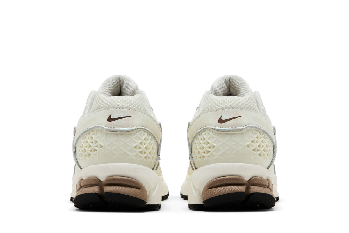Nike Zoom Vomero 5 Sail Mink Brown Black (Women's) sneaker afbeelding 6 - stylecode IB8129-133