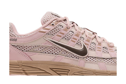 Nike P-6000 SE Fossil Stone Hemp Pink Oxford Ironstone (Women's) sneaker afbeelding 2 - stylecode IF1756-200