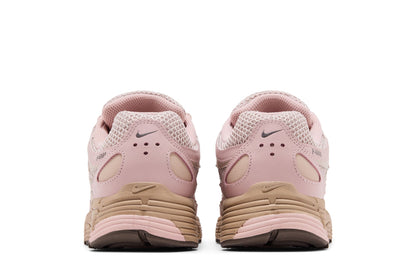 Nike P-6000 SE Fossil Stone Hemp Pink Oxford Ironstone (Women's) sneaker afbeelding 6 - stylecode IF1756-200