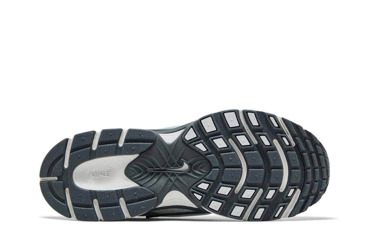 Nike V5 RNR Summit White Blue Tint Photon Dust Smoke Grey (Women's) sneaker afbeelding 4 - stylecode HQ7901-103