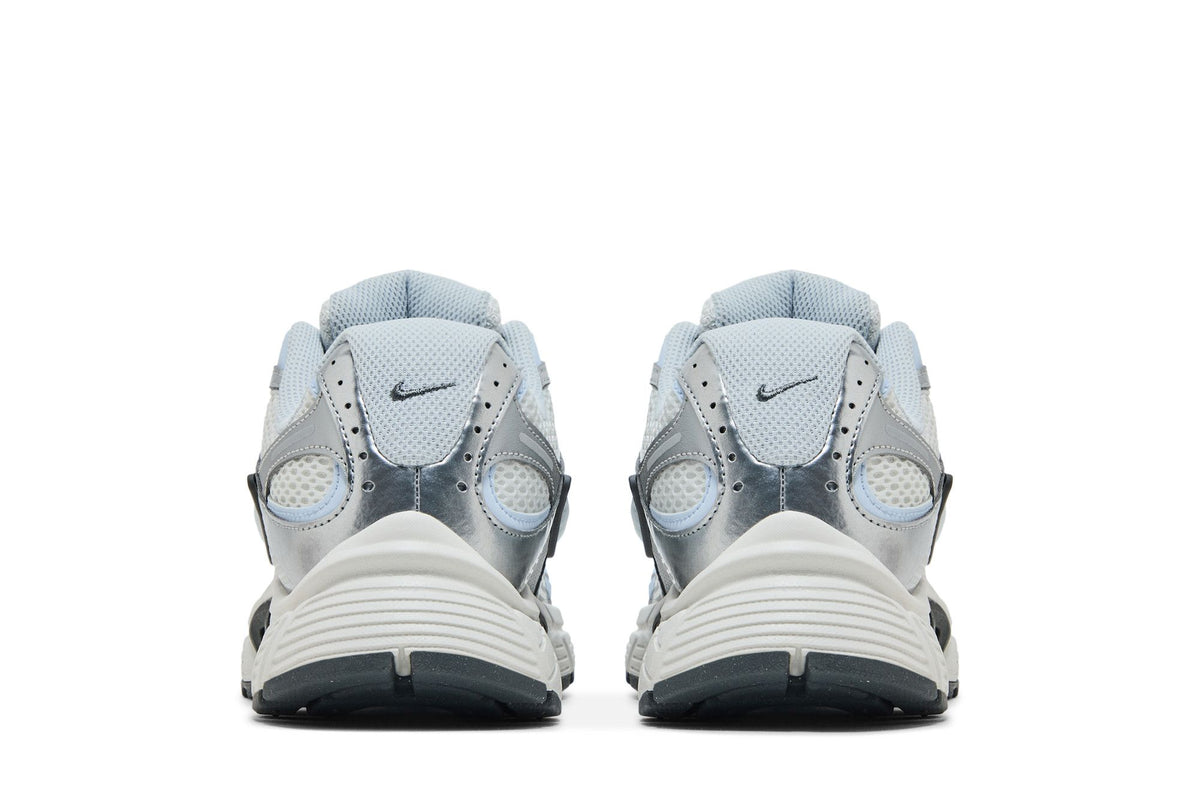 Nike V5 RNR Summit White Blue Tint Photon Dust Smoke Grey (Women's) sneaker afbeelding 6 - stylecode HQ7901-103