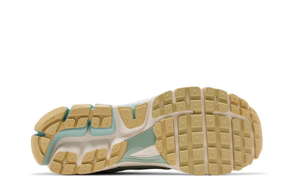 Nike Zoom Vomero 5 Team Gold Seafoam sneaker afbeelding 4 - stylecode IB2987-700