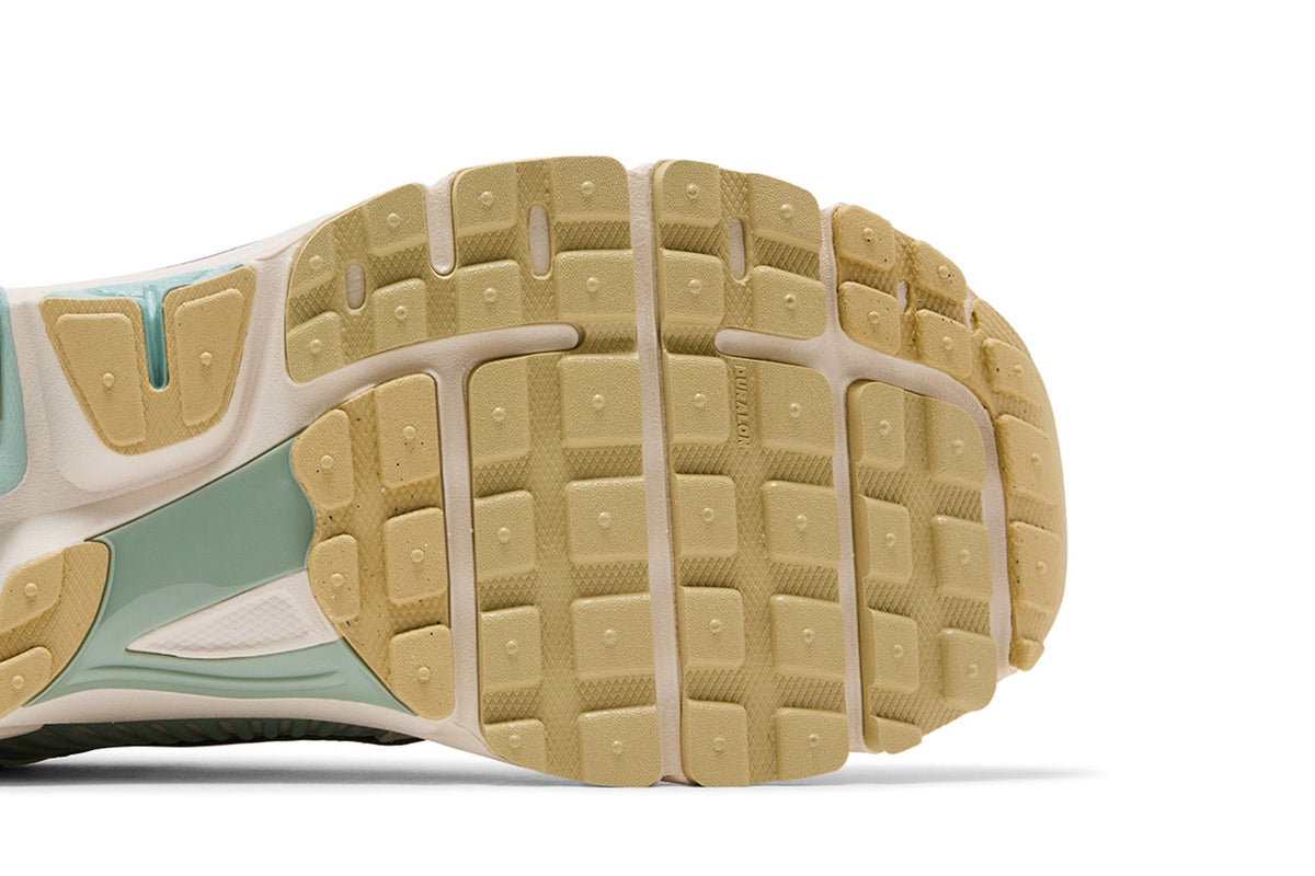 Nike Zoom Vomero 5 Team Gold Seafoam sneaker afbeelding 5 - stylecode IB2987-700