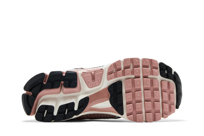 Nike Zoom Vomero 5 Sail Particle Pink (Women's) sneaker afbeelding 4 - stylecode HF1877-102
