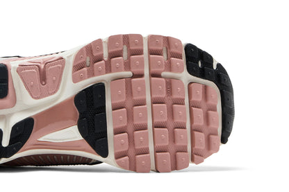 Nike Zoom Vomero 5 Sail Particle Pink (Women's) sneaker afbeelding 5 - stylecode HF1877-102