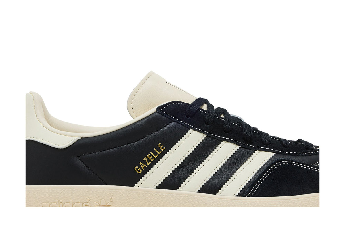 adidas Gazelle Indoor Core Black Cream White Gold Metallic sneaker afbeelding 2 - stylecode JQ8385