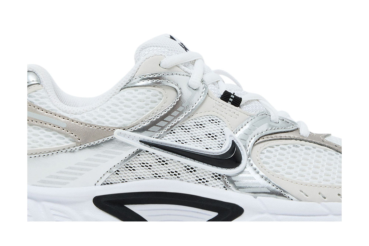 Nike V5 RNR White Vast Grey Metallic Silver Black (Women's) sneaker afbeelding 2 - stylecode HQ7901-107