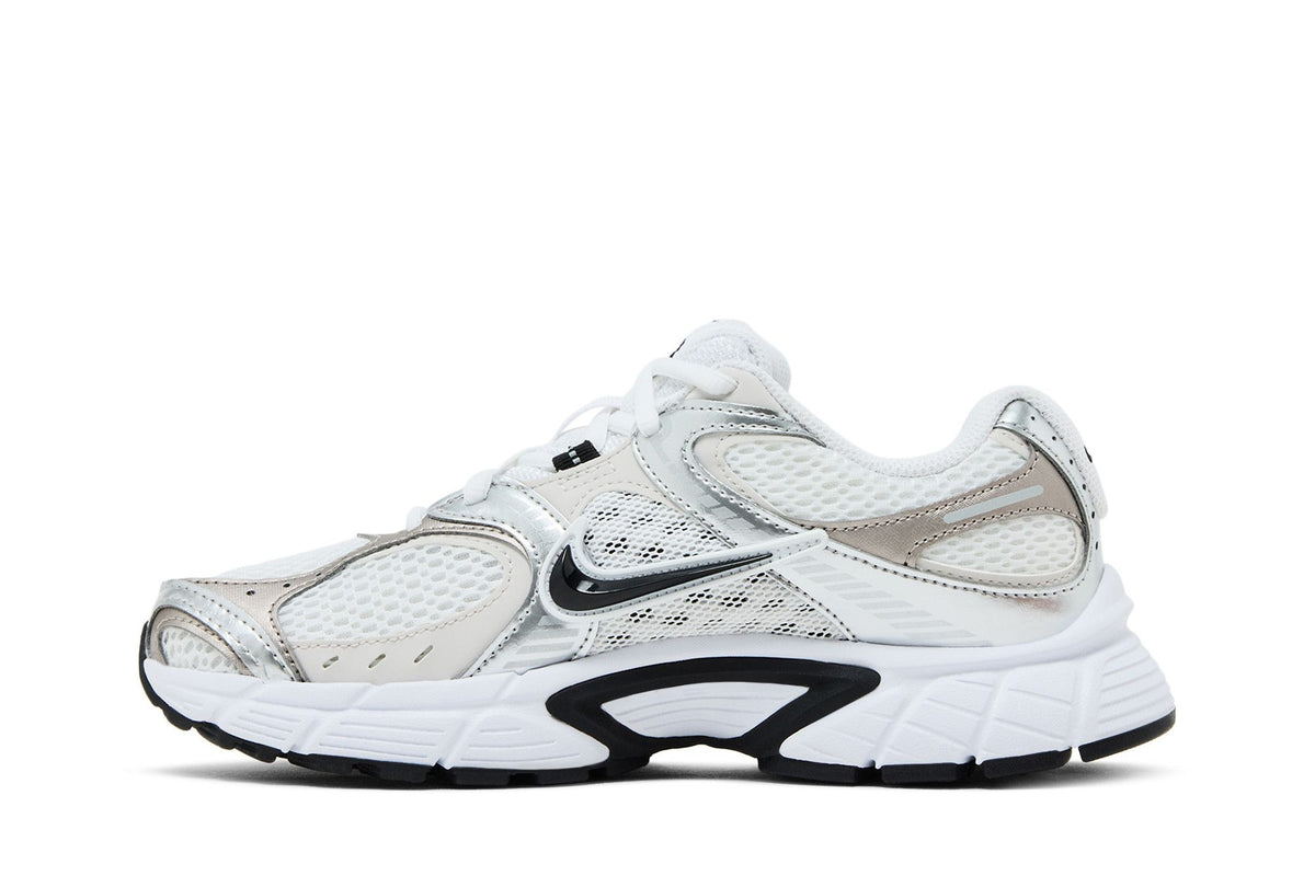 Nike V5 RNR White Vast Grey Metallic Silver Black (Women's) sneaker afbeelding 3 - stylecode HQ7901-107