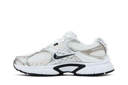 Nike V5 RNR White Vast Grey Metallic Silver Black (Women's) sneaker afbeelding 3 - stylecode HQ7901-107