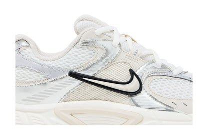 Nike V5 RNR Sail Light Orewood Brown (Women's) sneaker afbeelding 2 - stylecode HQ7901-104