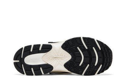 Nike V5 RNR Sail Light Orewood Brown (Women's) sneaker afbeelding 4 - stylecode HQ7901-104