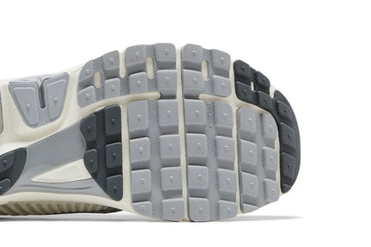 Nike Zoom Vomero 5 Metallic Silver sneaker afbeelding 5 - stylecode IM2219-121