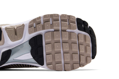 Nike Zoom Vomero 5 Metallic Silver College Grey sneaker afbeelding 5 - stylecode FJ4151-007