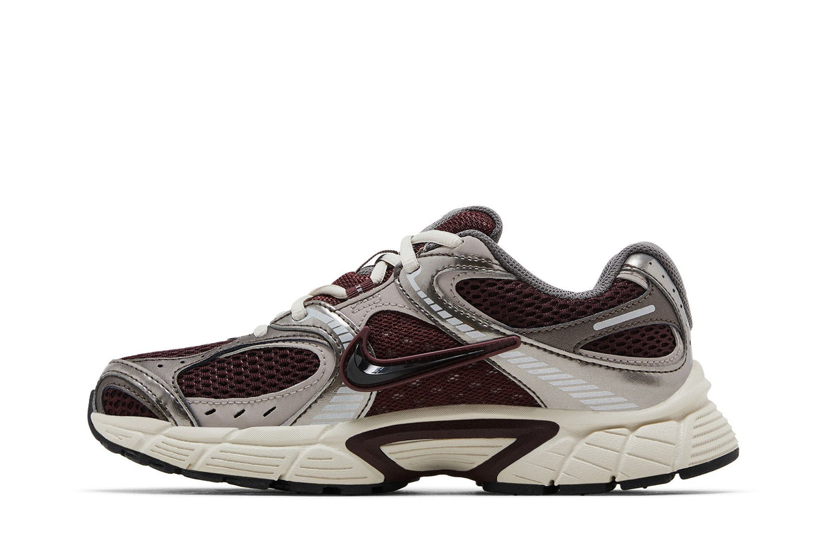 Nike V5 RNR Burgundy Crush College Grey (Women's) sneaker afbeelding 3 - stylecode HQ7901-602