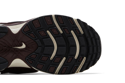 Nike V5 RNR Burgundy Crush College Grey (Women's) sneaker afbeelding 5 - stylecode HQ7901-602